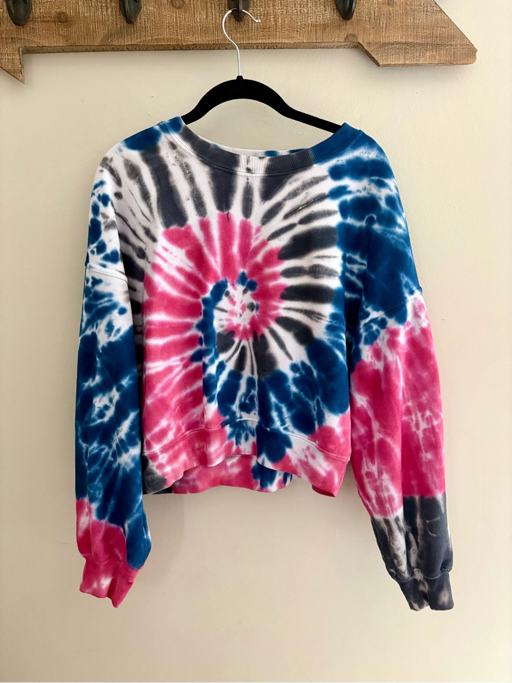Agolde Tie-Dye Cropped Sweatshirt in Pink, Blue & Black
